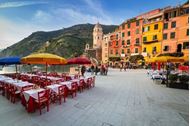 Immagine di Cinque Terre Liguria | Catamarano cabin charter | Vacanza a vela in catamarano 