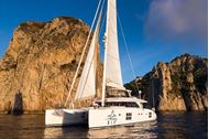 Immagine di 2027 | Ombre Blu 3 | Luxury catamaran | crociera in catamarano | Italia Meditteraneo