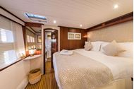 Immagine di 2027 | Ombre Blu 3 | Luxury catamaran | crociera in catamarano | Italia Meditteraneo