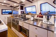 Immagine di 2027 | Ombre Blu 3 | Luxury catamaran | crociera in catamarano | Italia Meditteraneo