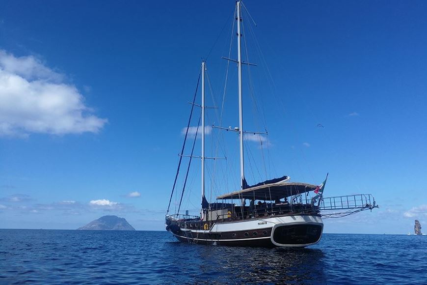Immagine di  Caicco Luxury | Crociera cabin cruise su Caicco | Italia | Sicilia - Isole Eolie
