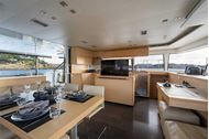 Immagine di Moya | Luxury catamaran | crociera in catamarano | mediterraneo