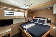 Immagine di Moya | Luxury catamaran | crociera in catamarano | mediterraneo