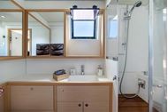 Immagine di Moya | Luxury catamaran | crociera in catamarano | mediterraneo
