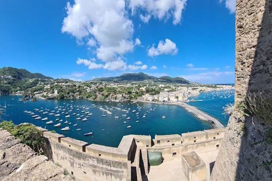 Immagine di 2025 | Ponte 25 aprile e 1° maggio a Procida | isole Flegree e Pontine  | crociere in catamarano |