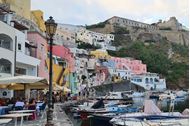 Immagine di 2025 | Ponte 25 aprile e 1° maggio a Procida | isole Flegree e Pontine  | crociere in catamarano |