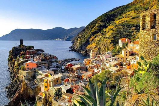 Immagine di 2025 | Ponte 2 Giugno | Liguria - Cinque Terre | Cabin charter | crociera in barca a vela |
