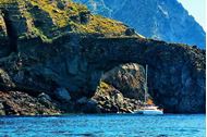 Immagine di 2025 | Sicilia - Eolie | Crociera cabin charter in catamarano | da giugno a settembre