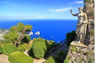 Immagine di  2026 | Da Napoli | Isole Flegree, costiera amalfitana o Isole Pontine | catamarano skipper e hostess | 7 giorni | Settembre