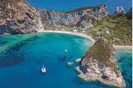 Immagine di  2026 | Da Napoli | Isole Flegree, costiera amalfitana o Isole Pontine | catamarano skipper e hostess | 7 giorni | Settembre