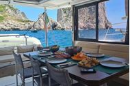 Immagine di  2026 | Da Napoli | Isole Flegree, costiera amalfitana o Isole Pontine | catamarano skipper e hostess | 7 giorni | Settembre