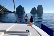 Immagine di  2026 | Da Napoli | Isole Flegree, costiera amalfitana o Isole Pontine | catamarano skipper e hostess | 7 giorni | Settembre