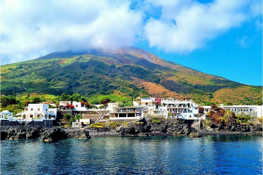 Immagine di 2026 | Sicilia - Isole Eolie | Crociera in Catamarano | 7 giorni | Agosto