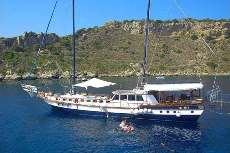 Immagine di 2027 | Isole Eolie | Cabin Cruise in Caicco | Italia | Sicilia