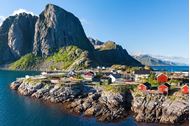 Immagine di 2027 | Norvegia | il meglio delle Isole Lofoten | Crociera in barca a vela | 8 giorni