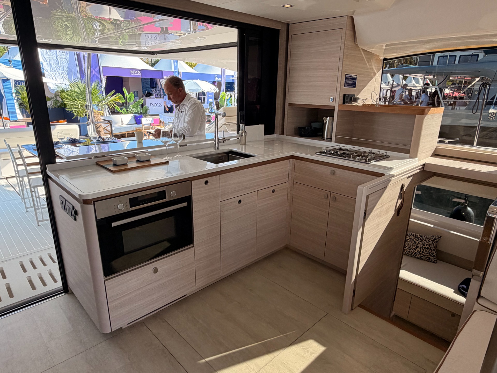 Aquila 45 Sail — flybridge vista II