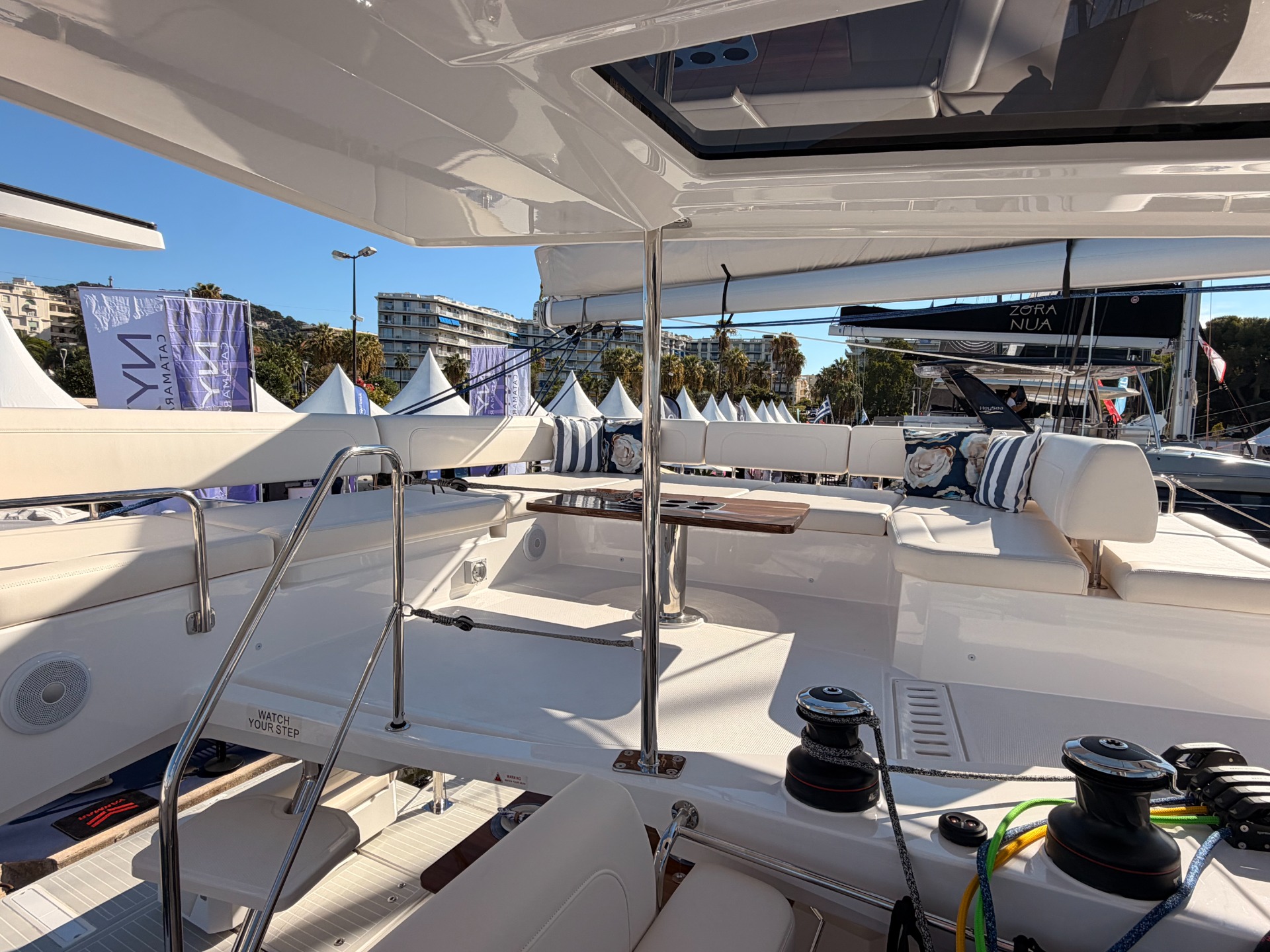 Aquila 45 Sail — flybridge con vela Aquila 45