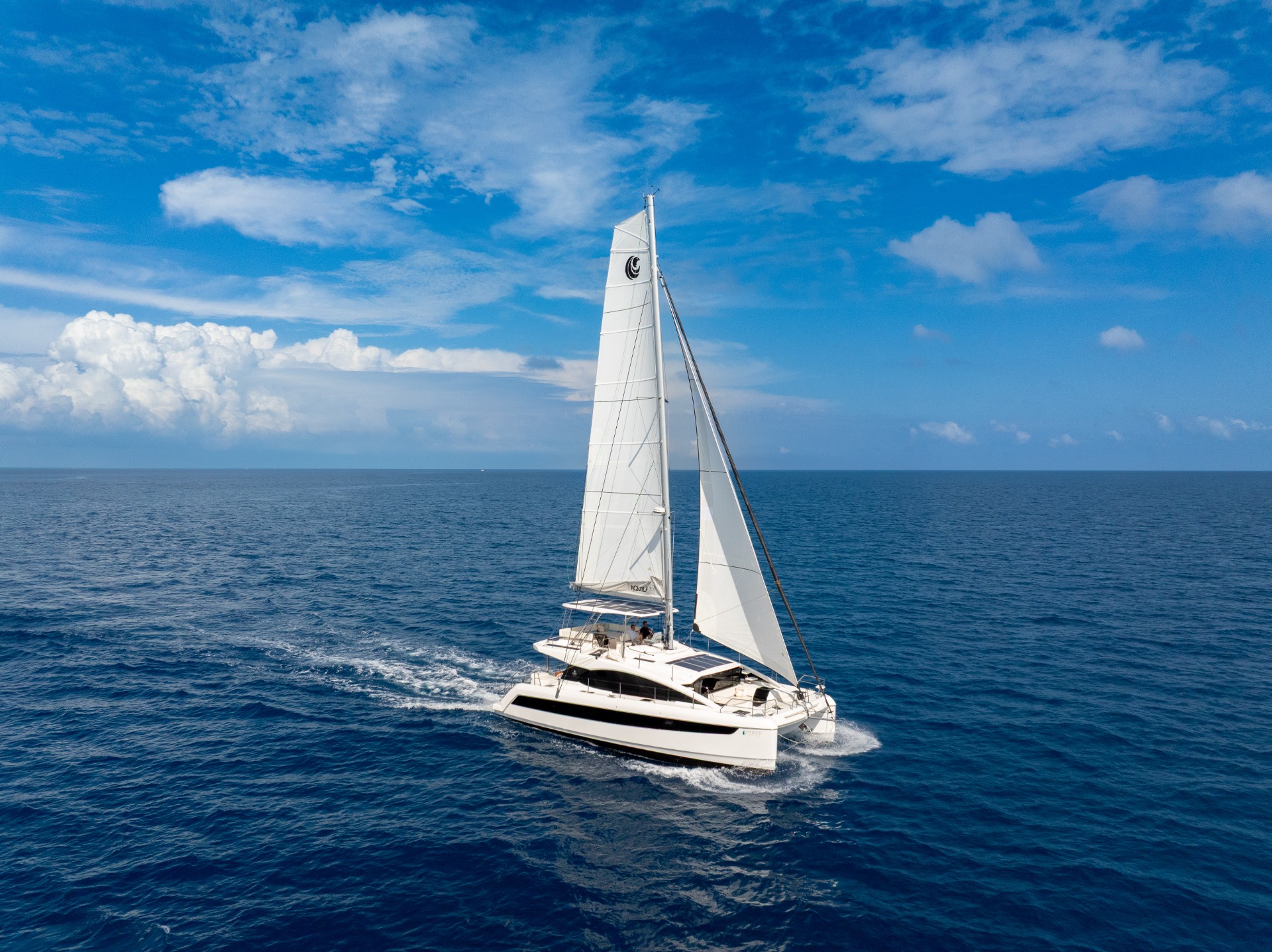 Aquila 50 Sail — in navigazione vista drone V
