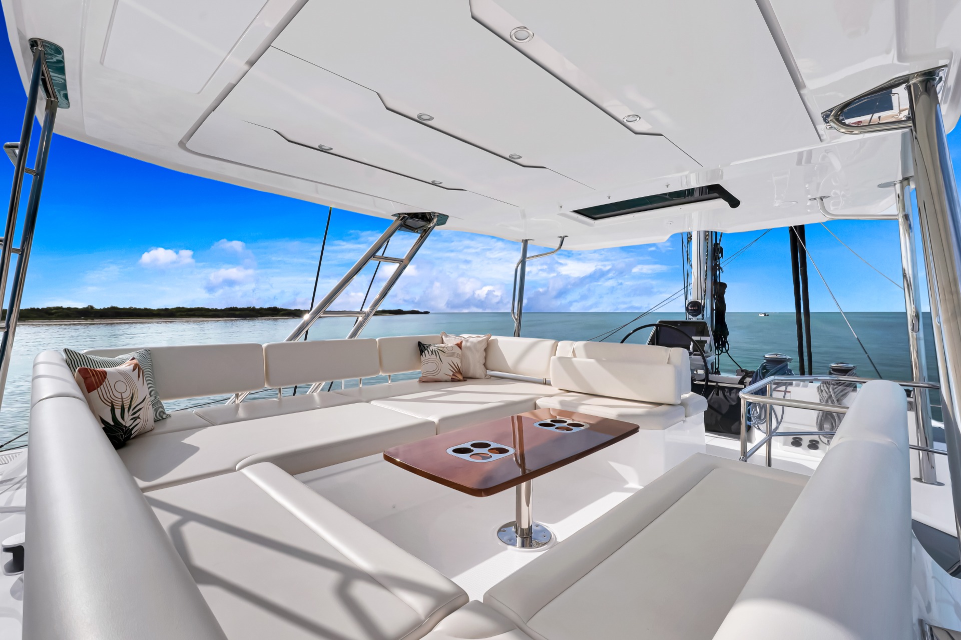 Aquila 50 Sail — flybridge II