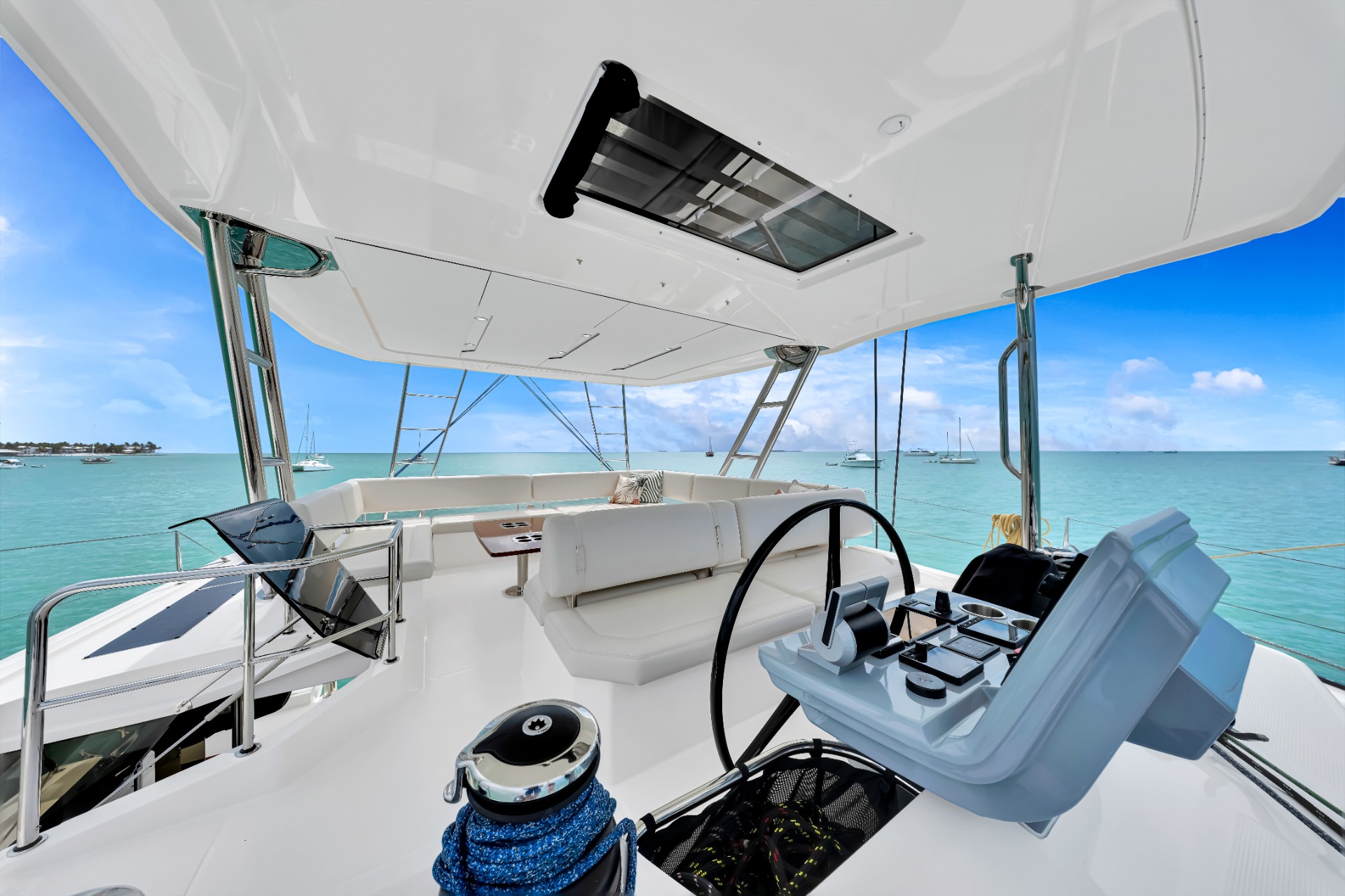 Aquila 50 Sail — flybridge