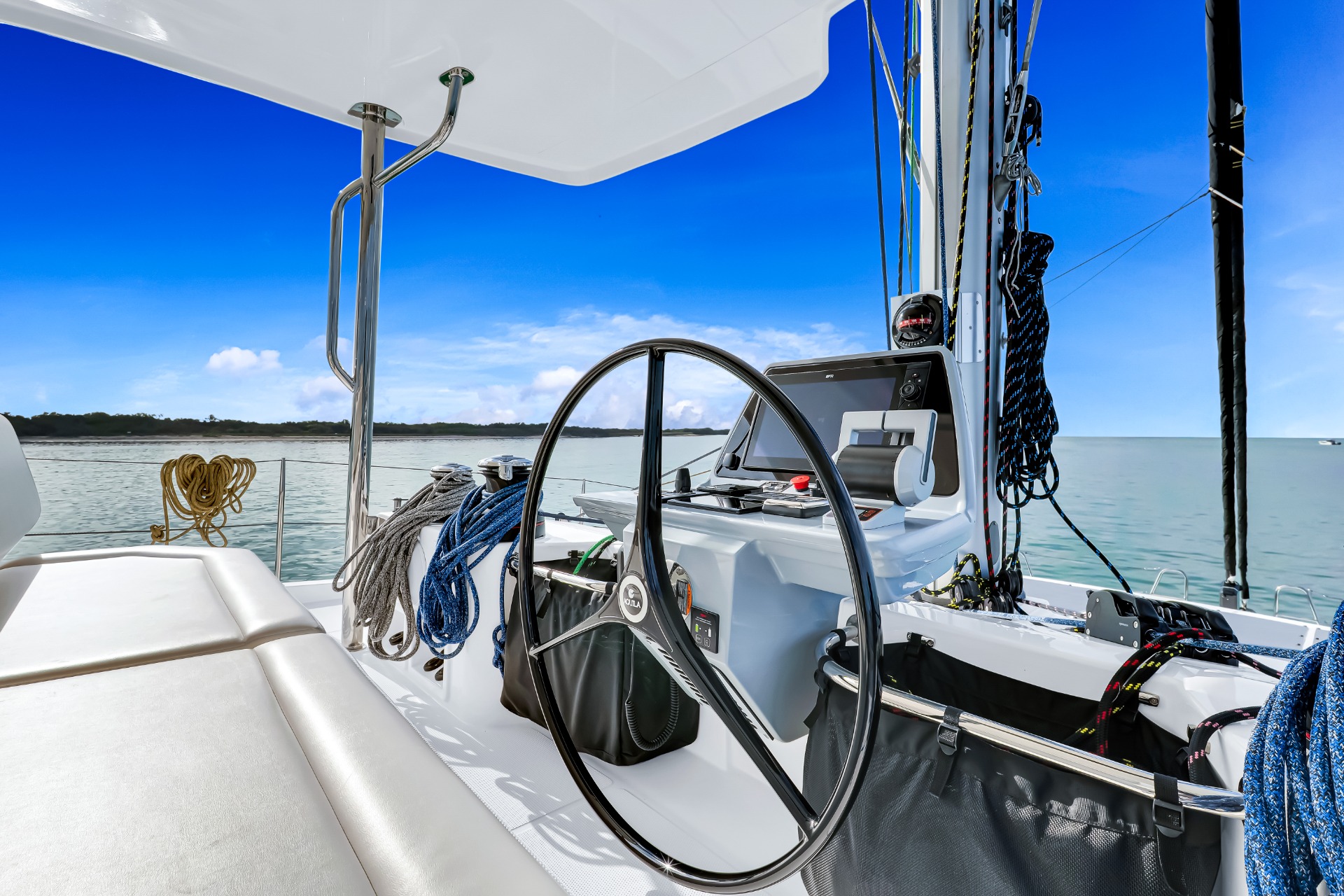 Aquila 50 Sail — postazione di pilotaggio I