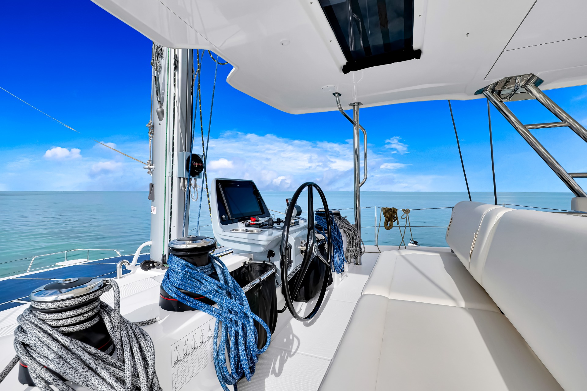 Aquila 50 Sail — postazione di pilotaggio II