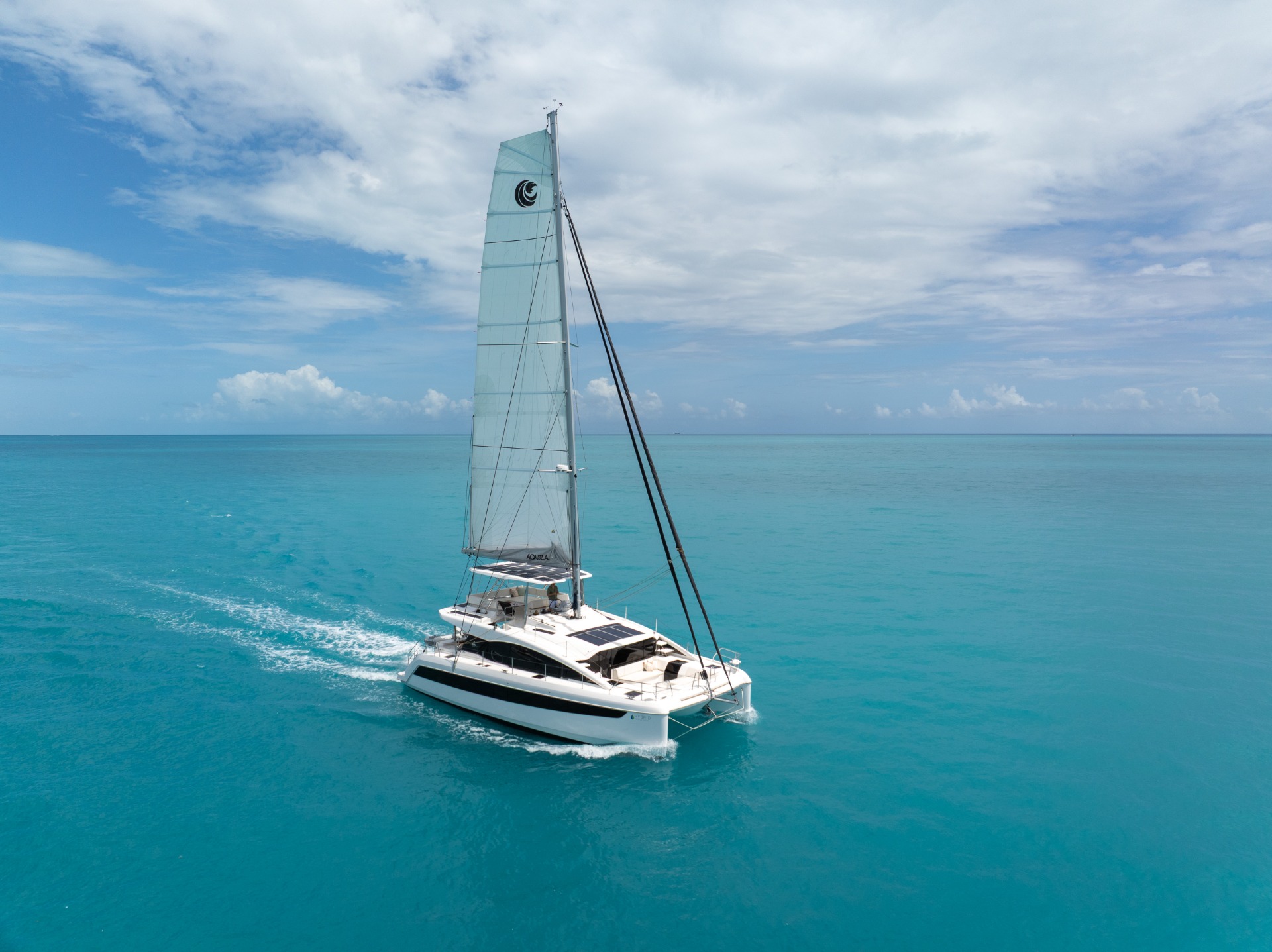 Aquila 50 Sail — in navigazione con vele aperte